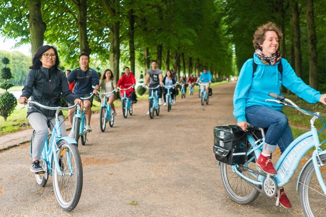 Versailles Palace Bike Tour with Market & Marie-Antoinette hamlet - A picnic by the Grand Canal