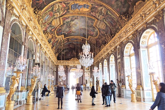 Versailles Palace & Marie-Antoinette's Estate Guided Tour - Entering the Palace of Versailles