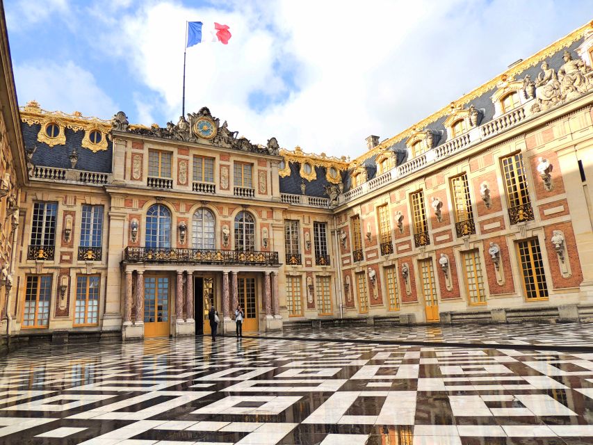 Versailles: Skip-the-Line Guided Palace Tour and Full Access - Key points to know before booking