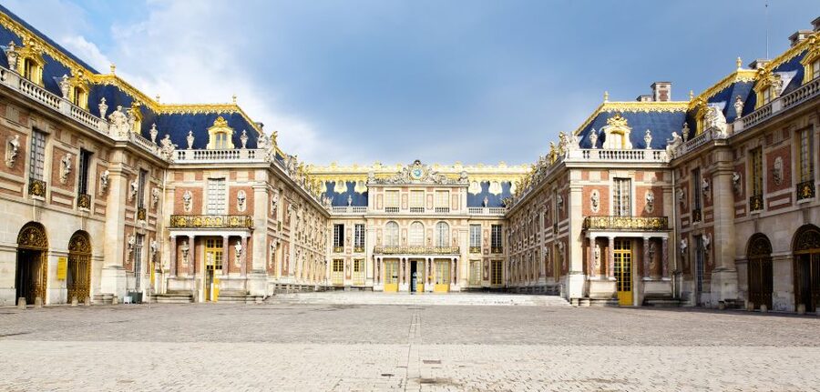 Versailles: Skip-the-Line Guided Tour of Palace with Gardens - Leaving the palace for the gardens