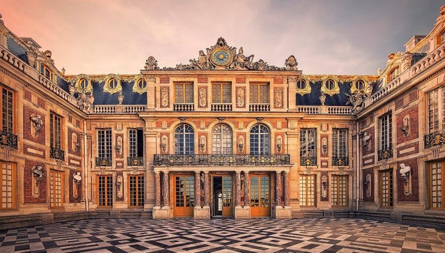 Versailles: Skip-the-Line Guided Tour of Palace with Gardens - Reaching the Grand Trianon and Petit Trianon