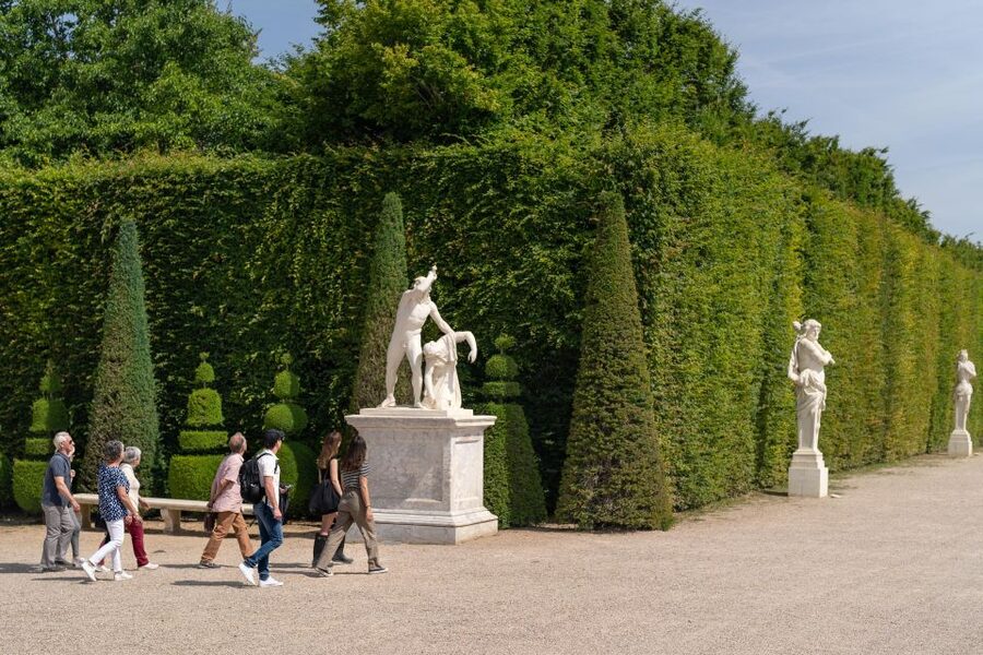 Versailles: Skip-the-Line Versailles Palace and Gardens Tour - Key points to know before booking