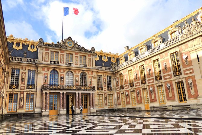 Versailles Small Group Guided Tour with Tranportation from Paris - A small group, not a palace herd