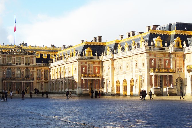 Versailles Small Group Guided Tour with Tranportation from Paris - An hour in the 2,000-acre gardens