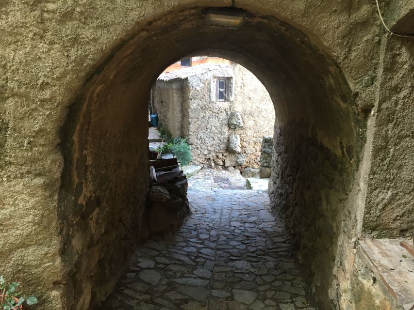 Vieux Villages L'authenticité Corse - Pigna and the human side of Corsica