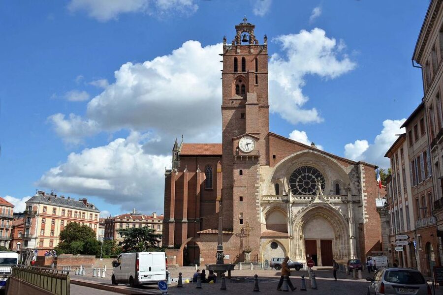 Welcome to Toulouse: Private Walking Tour with a Local - Walking through Toulouse’s historic center