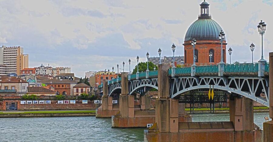 Welcome to Toulouse: Private Walking Tour with a Local - Meeting your host in your own neighborhood